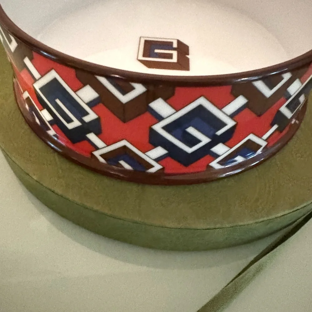 Gucci new authentic